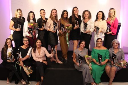 Ganhadoras levaram para casa troféu