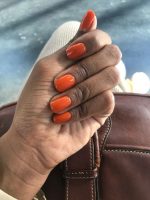 6 inspirações de unhas laranjas para sair do básico