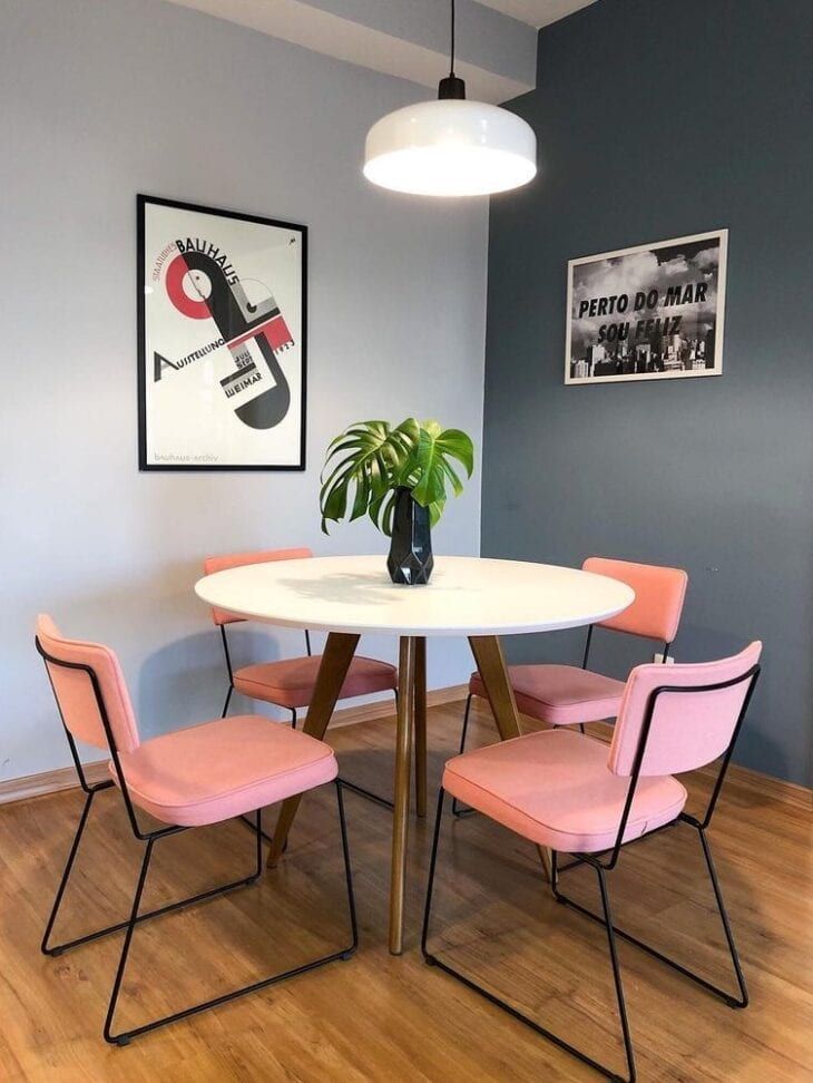 Cadeiras em rosa