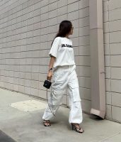 Calça cargo branca com t-shirt oversized