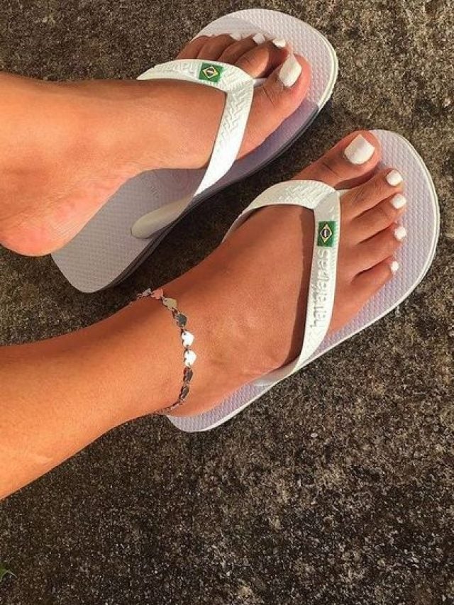 Como limpar chinelo branco