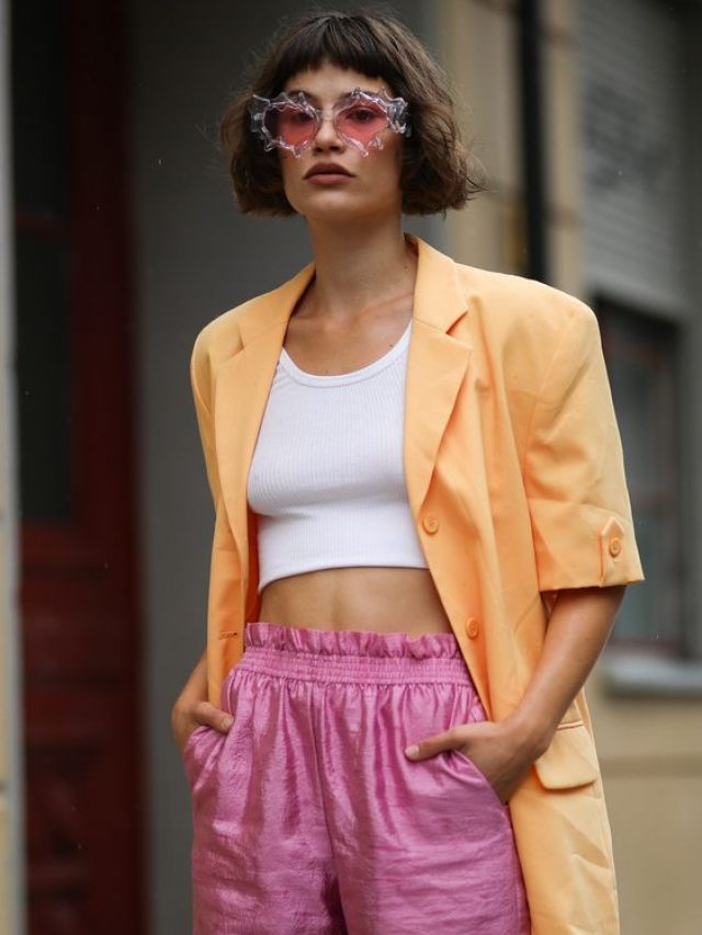Look rosa com laranja e cropped branco