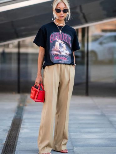 Look com bolsa vermelha