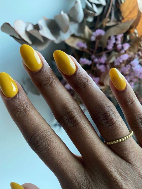 8 opções de esmaltes amarelos