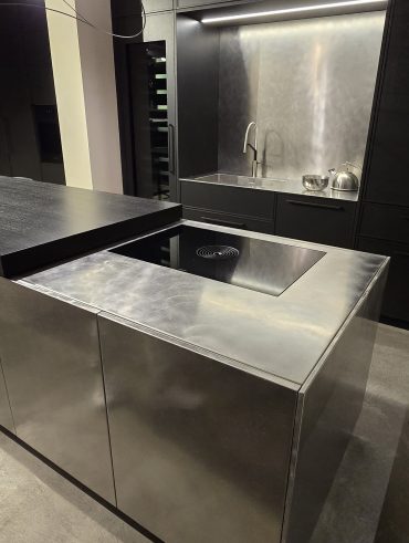 Ambiente da cozinha com Design de Mimetismo na Milan Design Week 2024