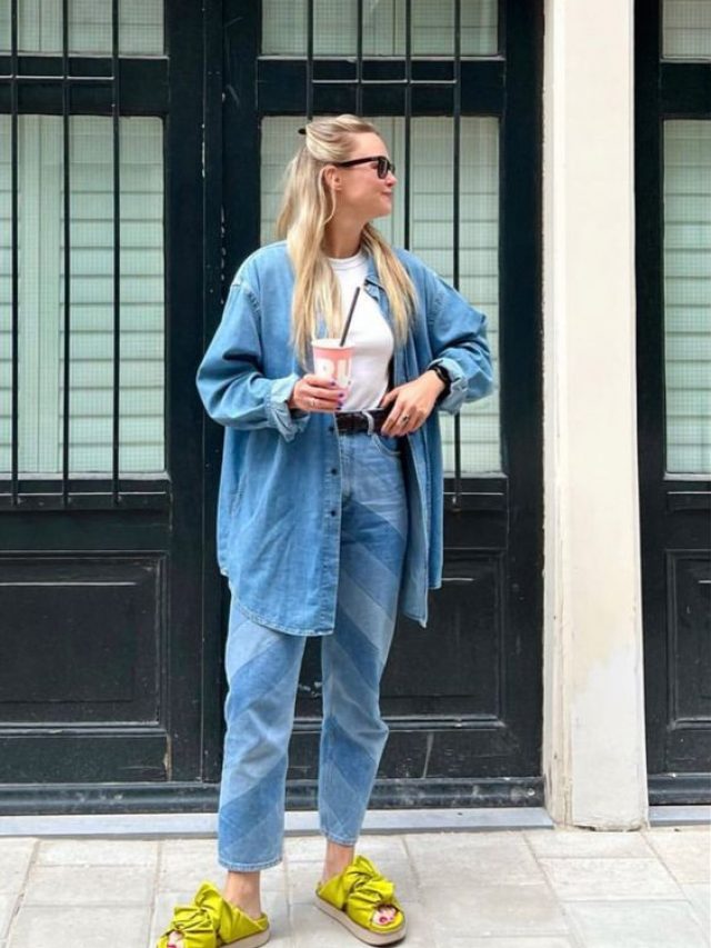 Mulher usando camiseta jeans e calça jeans azul
