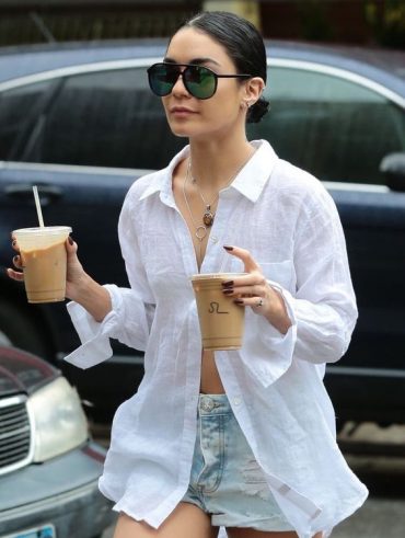 Vanessa Hudgens de camisa branca
