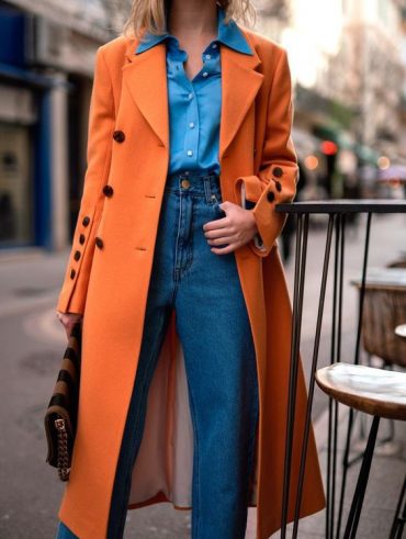 Look com casaco laranja
