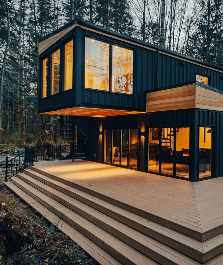 Casa modular de dois andares preta