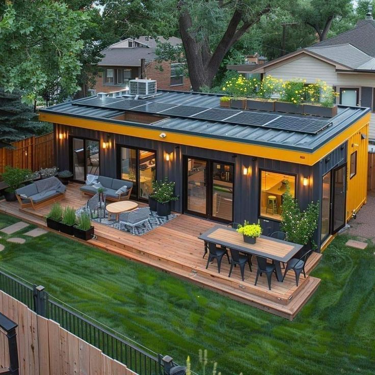 Casa modular cinza e amarela
