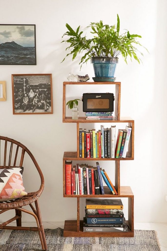 Estante com design diferente e quatro nichos