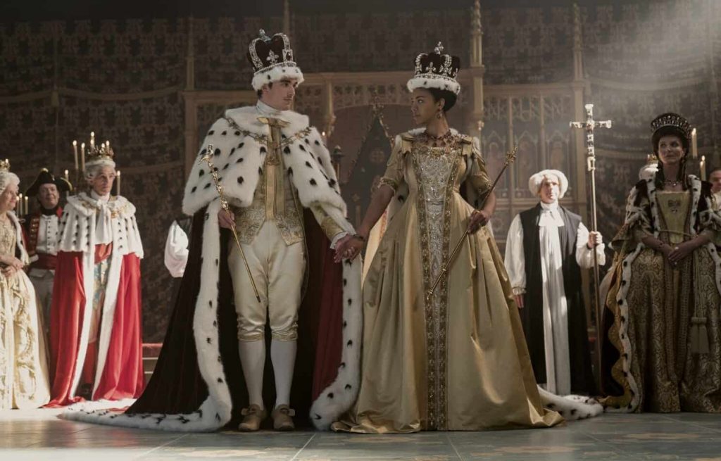 Atores que interpretam o Rei George e a Rainha Charlotte em série da Netflix 