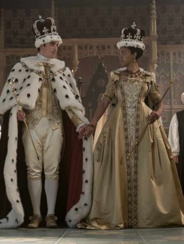 Atores que interpretam o Rei George e a Rainha Charlotte em série da Netflix