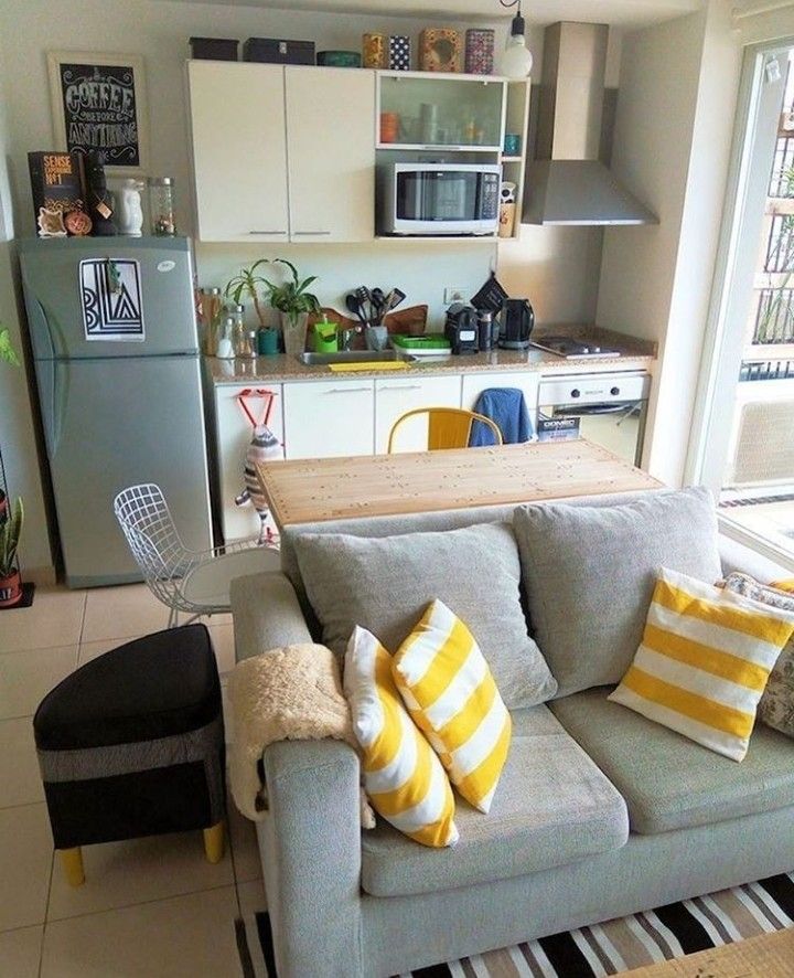 Sala e cozinha com divisórias visuais
