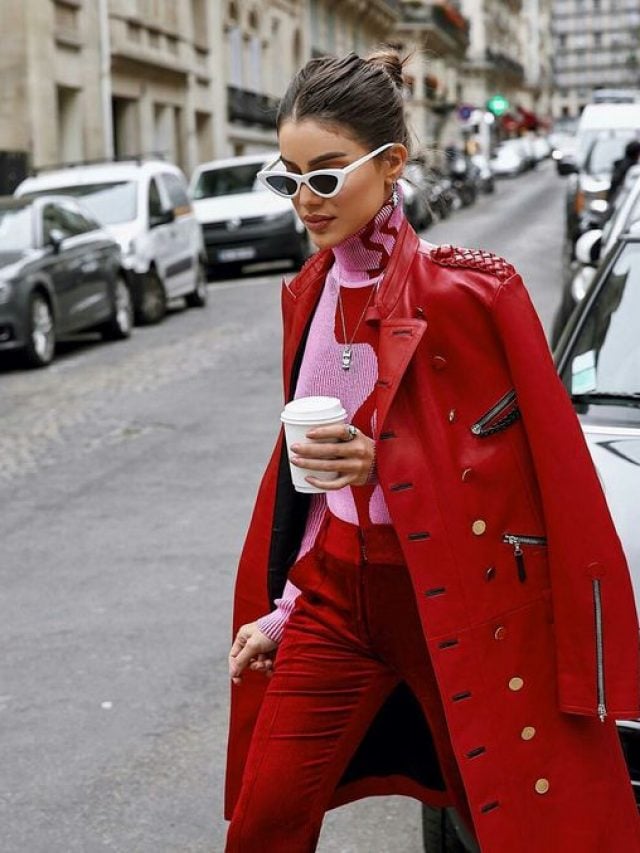 Look com casaco vermelho