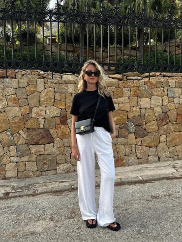 Marine Diet usando camiseta preta, calça branca pantalona e chinelo plataforma
