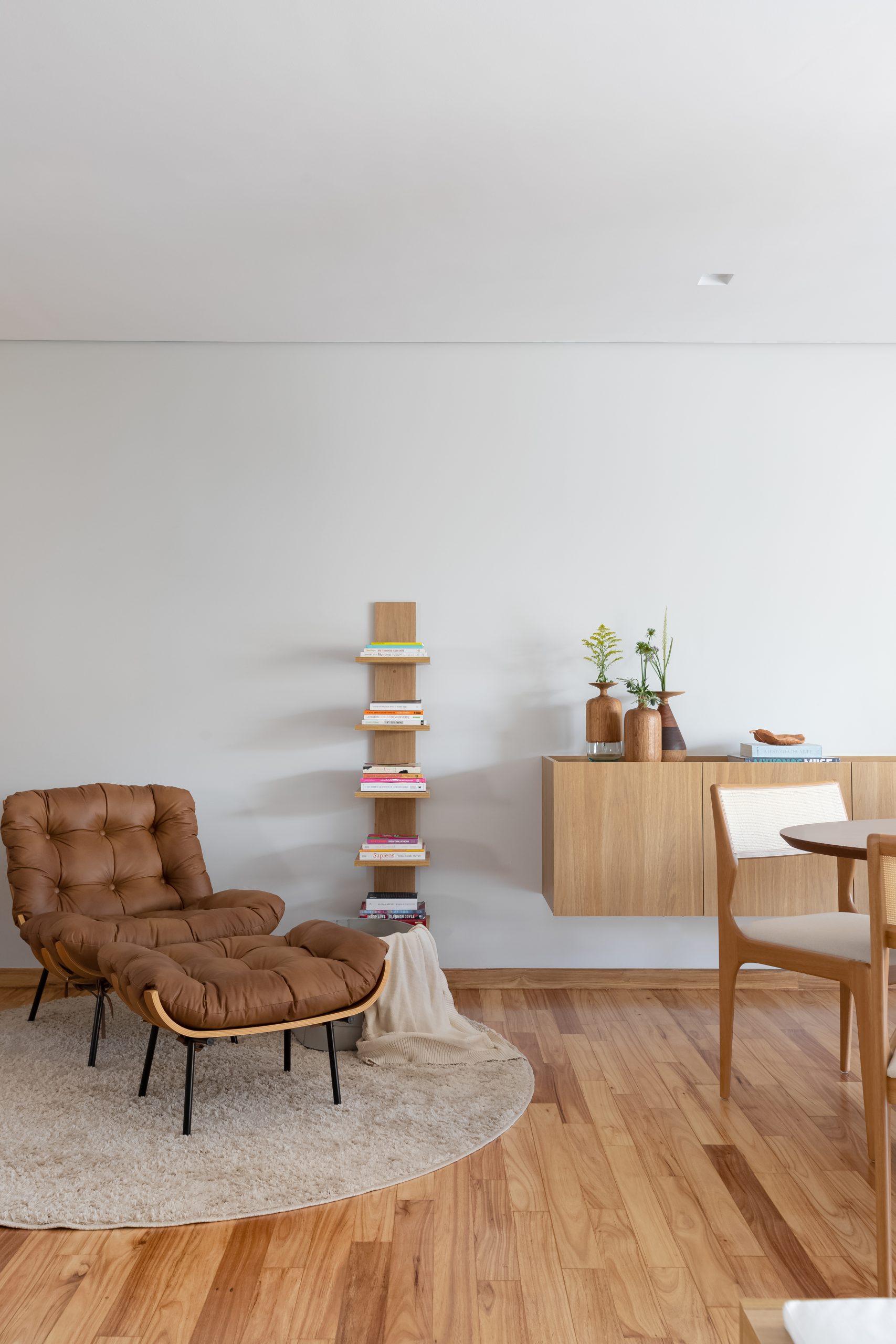 Cadeira icônica, criada pelo designer Charles Eames