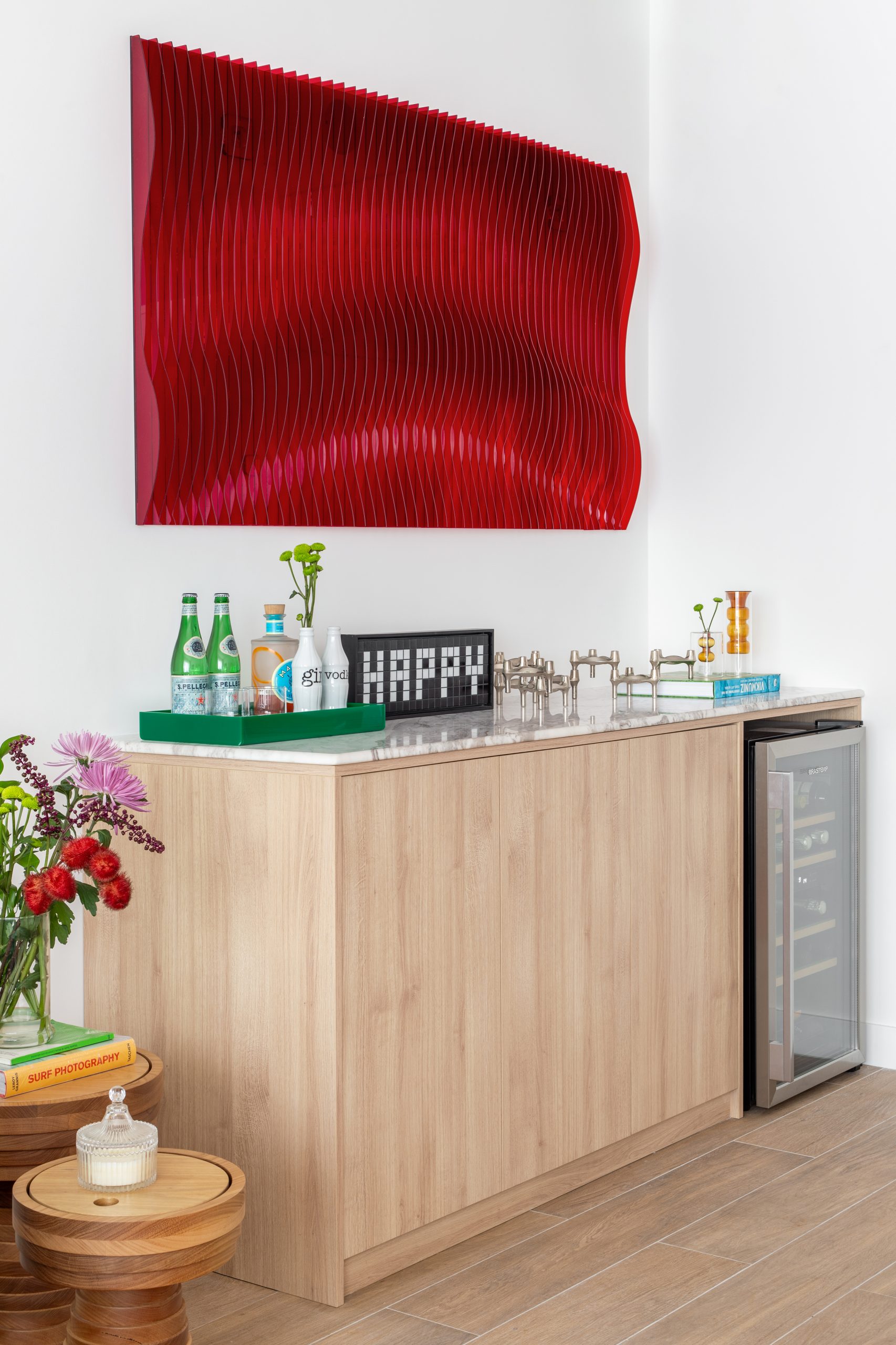 Projeto da Memoá Arquitetos, com quadro vermelho