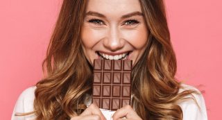 Dia do Chocolate: produtos de beleza inspirados no doce