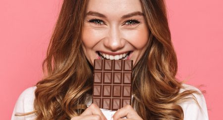 Dia do Chocolate: produtos de beleza inspirados no doce