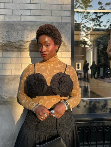 Yolande Macon com corte de cabelo bixie crespo