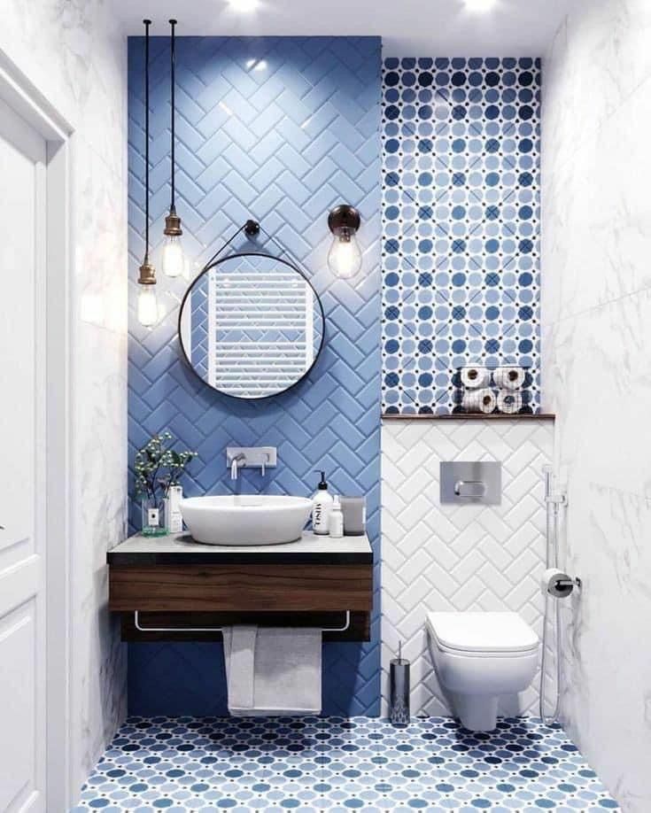 Lavabo com azulejos azuis e brancos