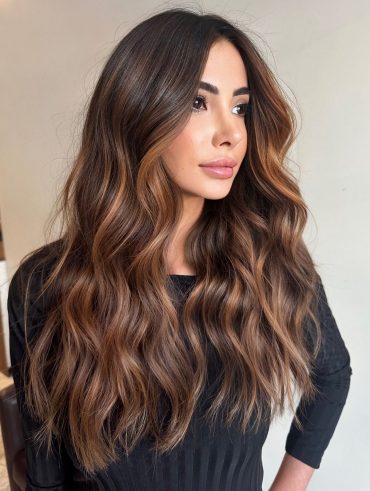 Cabelo morena iluminada na cor canella
