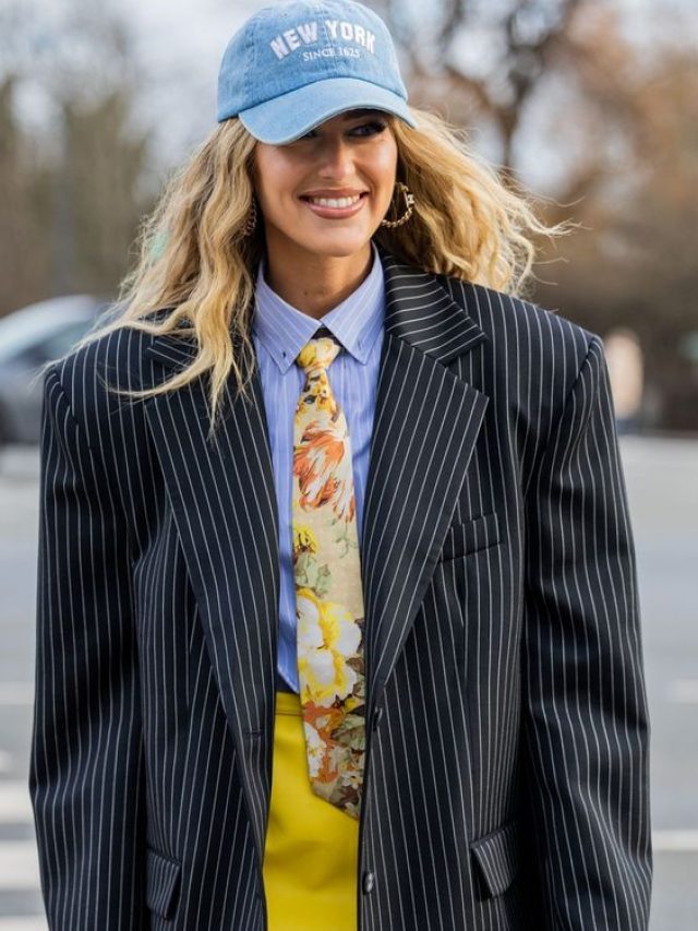 Mulher jovem usando blazer e gravata