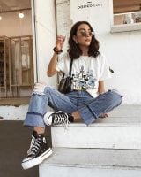Look com calça jeans e All Star