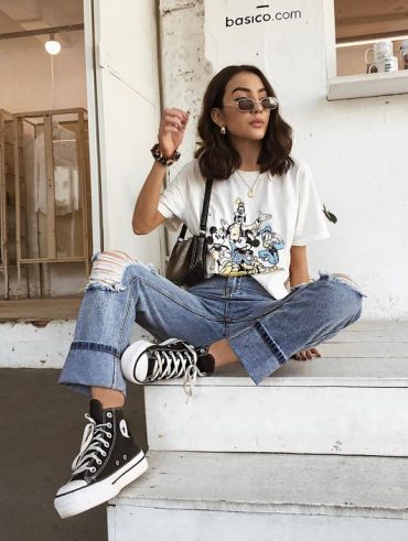 Look com calça jeans e All Star