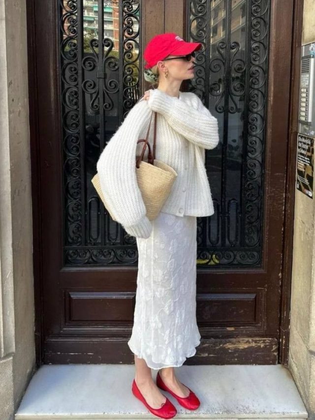 Look com sapatilha e saia