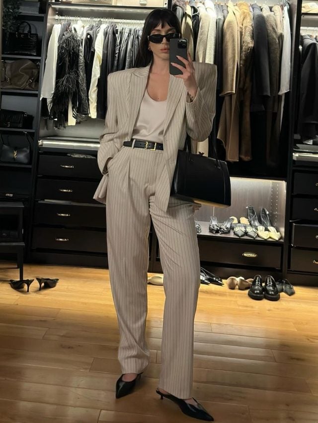 Ivona Zupet @yvzux com blazer risca de giz claro
