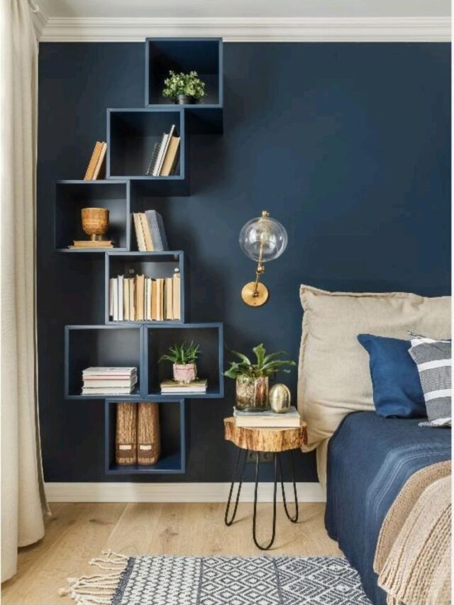 Quarto com nichos azuis