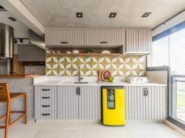 Varanda gourmet, com estampa retrô