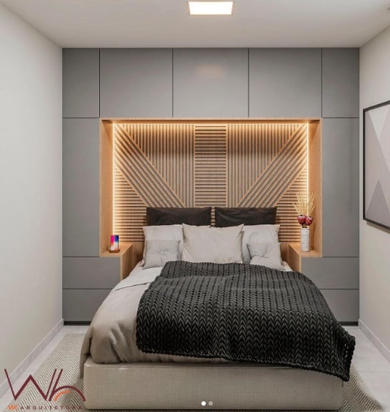 Quarto de casal com armário cinza e cama embutida com painel de madeira