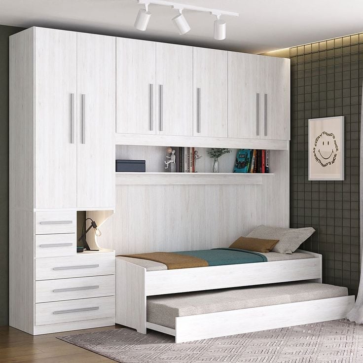 Quarto infantil com cama embutida no armário