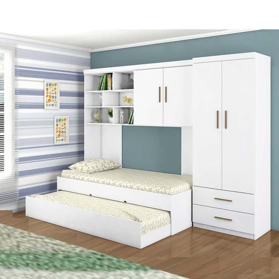 Quarto infantil com cama embutida no armário