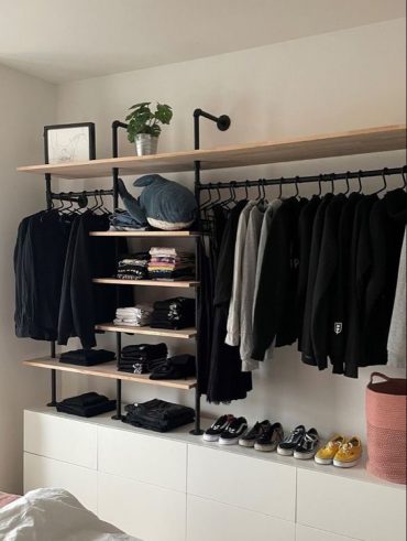 Closet com prateleiras