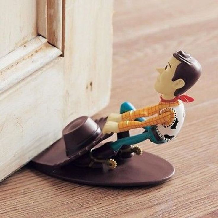 Peso de porta com o personagem Woody