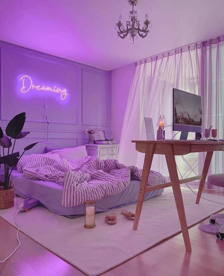 Quarto lilás com palavra em led