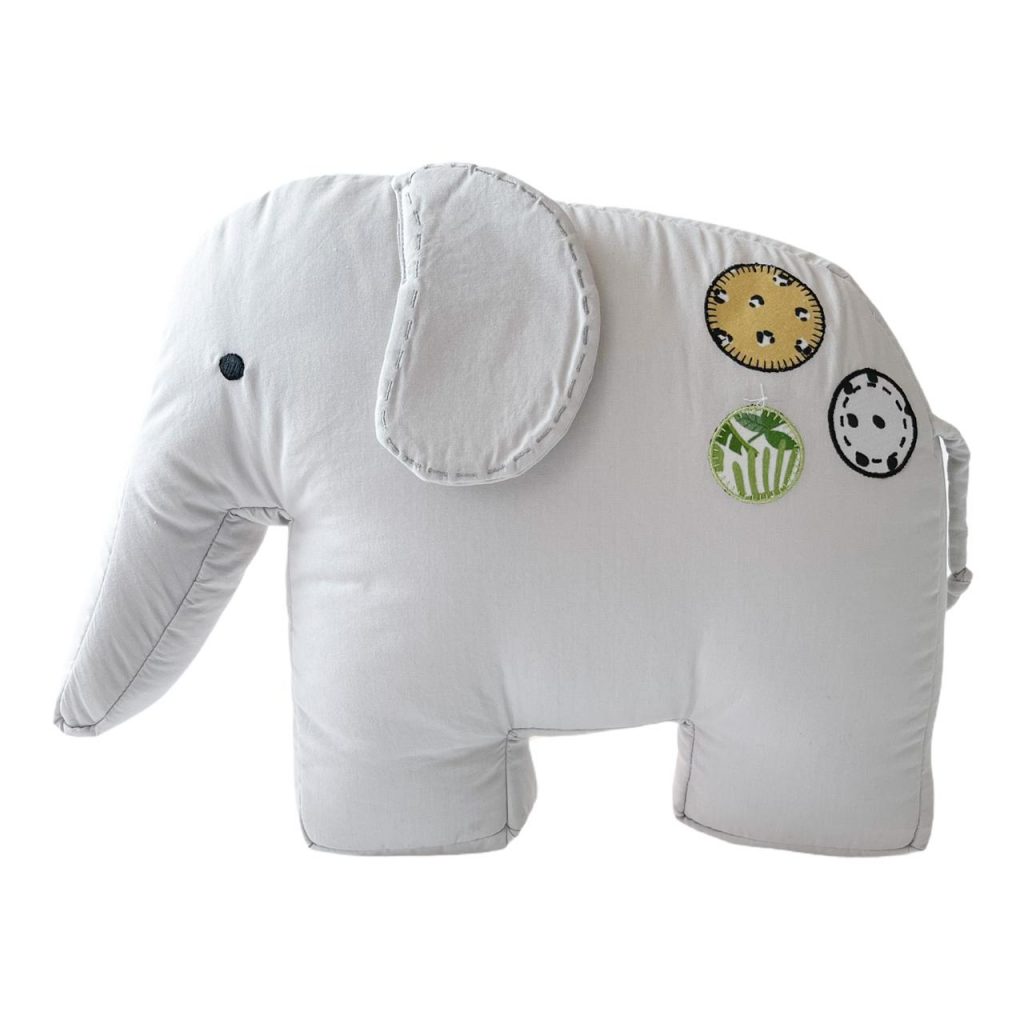 Almofada branca em formato de elefante