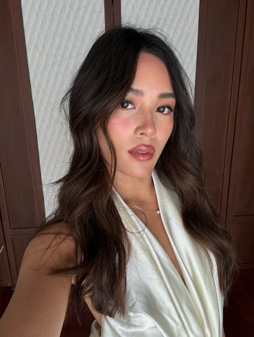 Tsutsumi Hoang com cabelo brunette