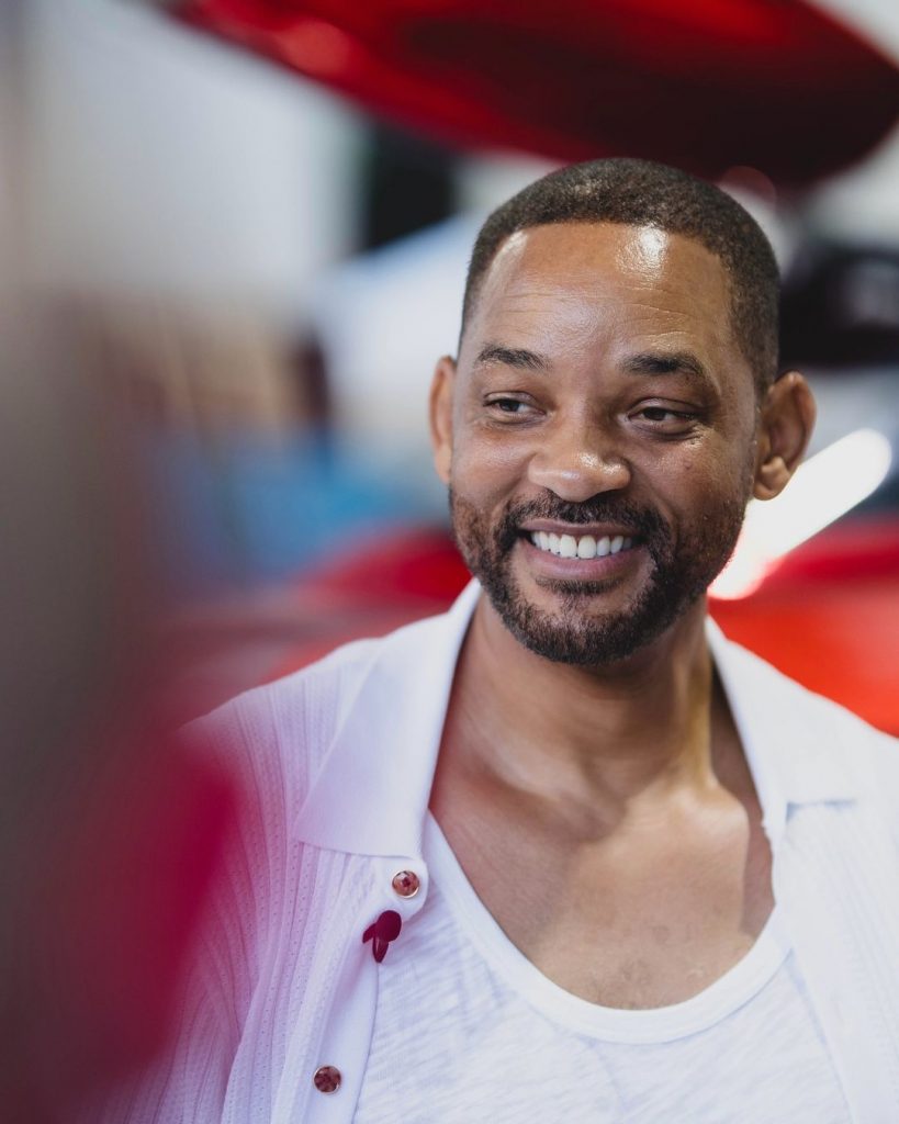 Will Smith com corte de cabelo buzz cut