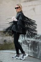 Look com jaqueta de franja