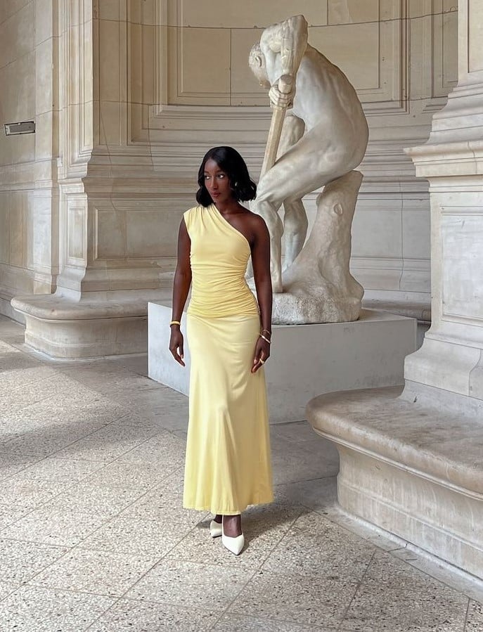 Aïda BADJI (@aidabadji_) com look amarelo-manteiga