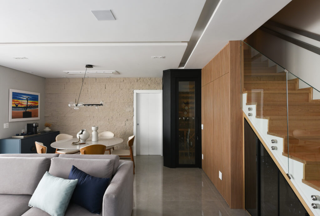 Sala de estar de jantar e estar com adega