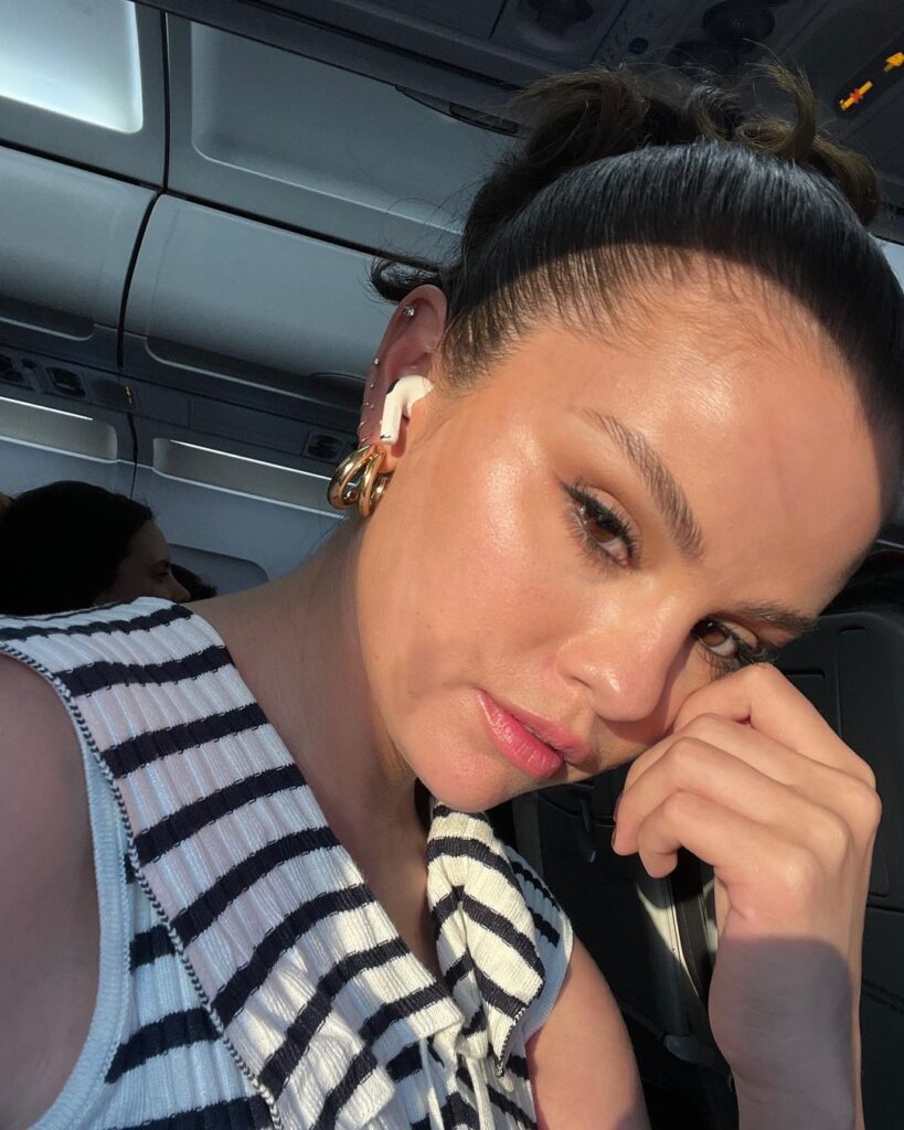 Selena Gomez com maquiagem natural
