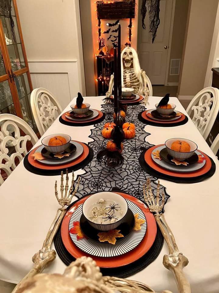 Mesa com trilho em formato de teia de aranha