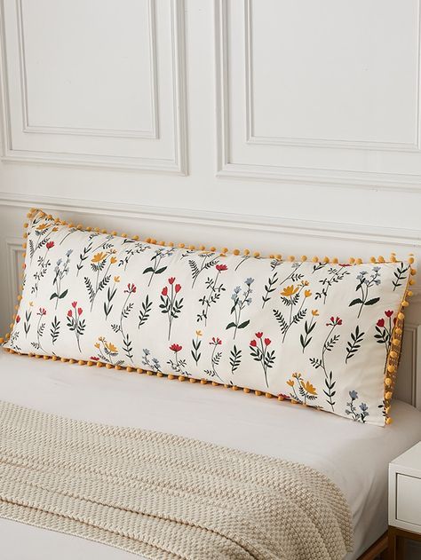 Cama com almofada florida