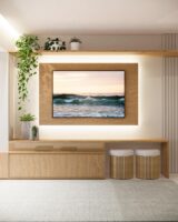 Sala de estar com TV e plantas